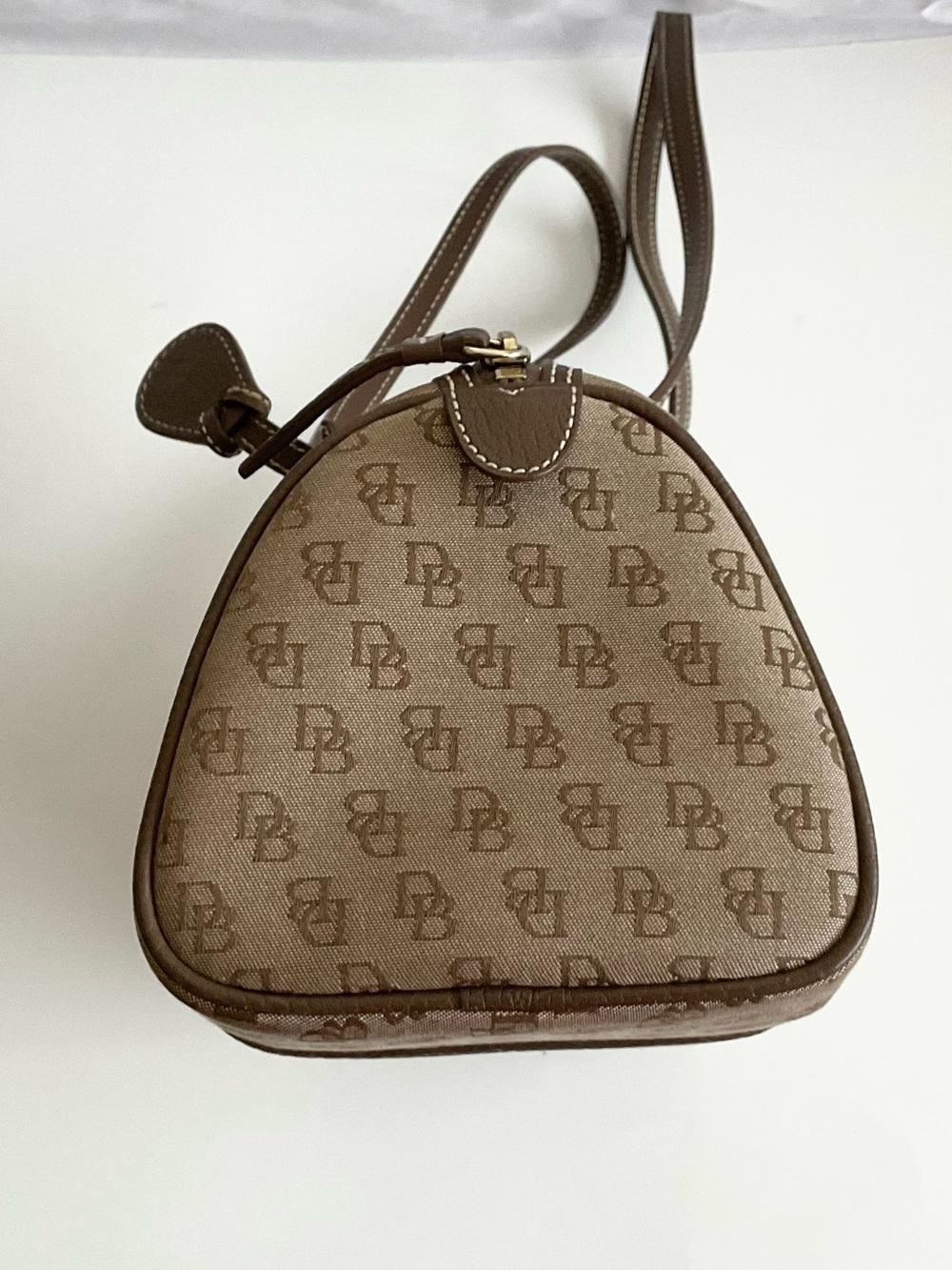 VINTAGE DOONEY & BOURKE BARREL BAG - Picture 16 of 16